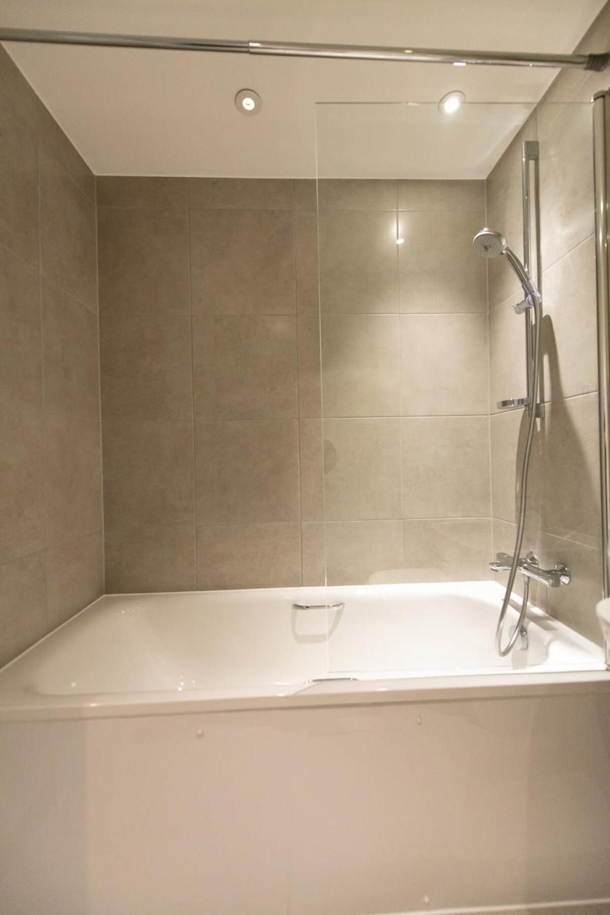 Fantastic 1 Bed Apartment In Crawley Экстерьер фото
