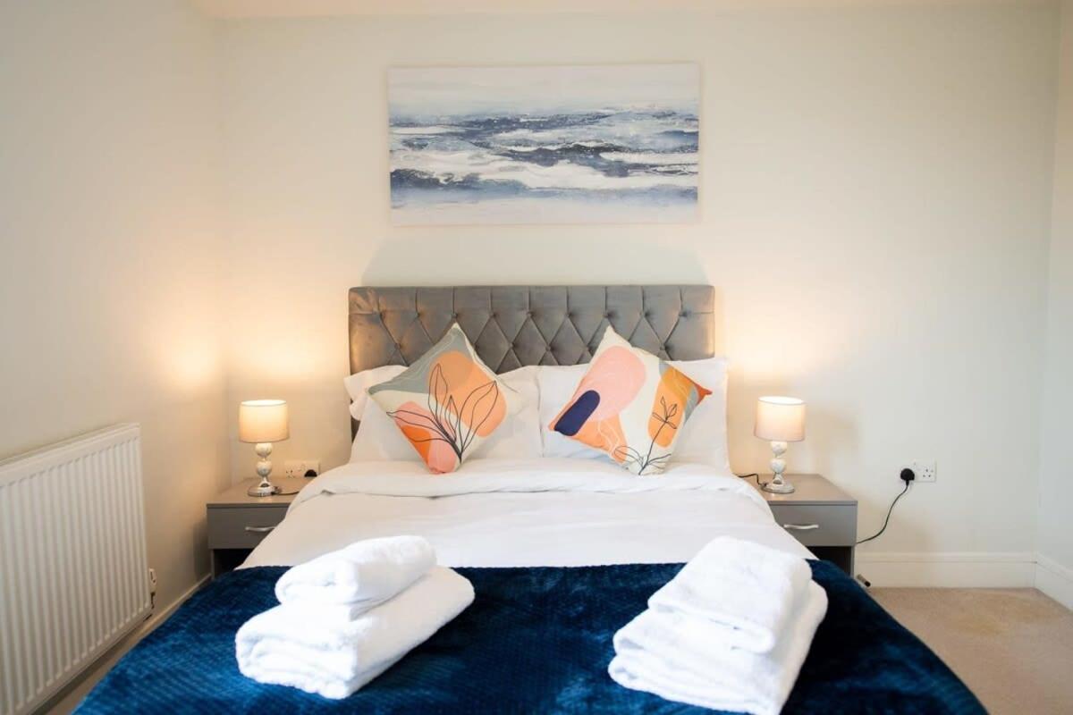 Fantastic 1 Bed Apartment In Crawley Экстерьер фото