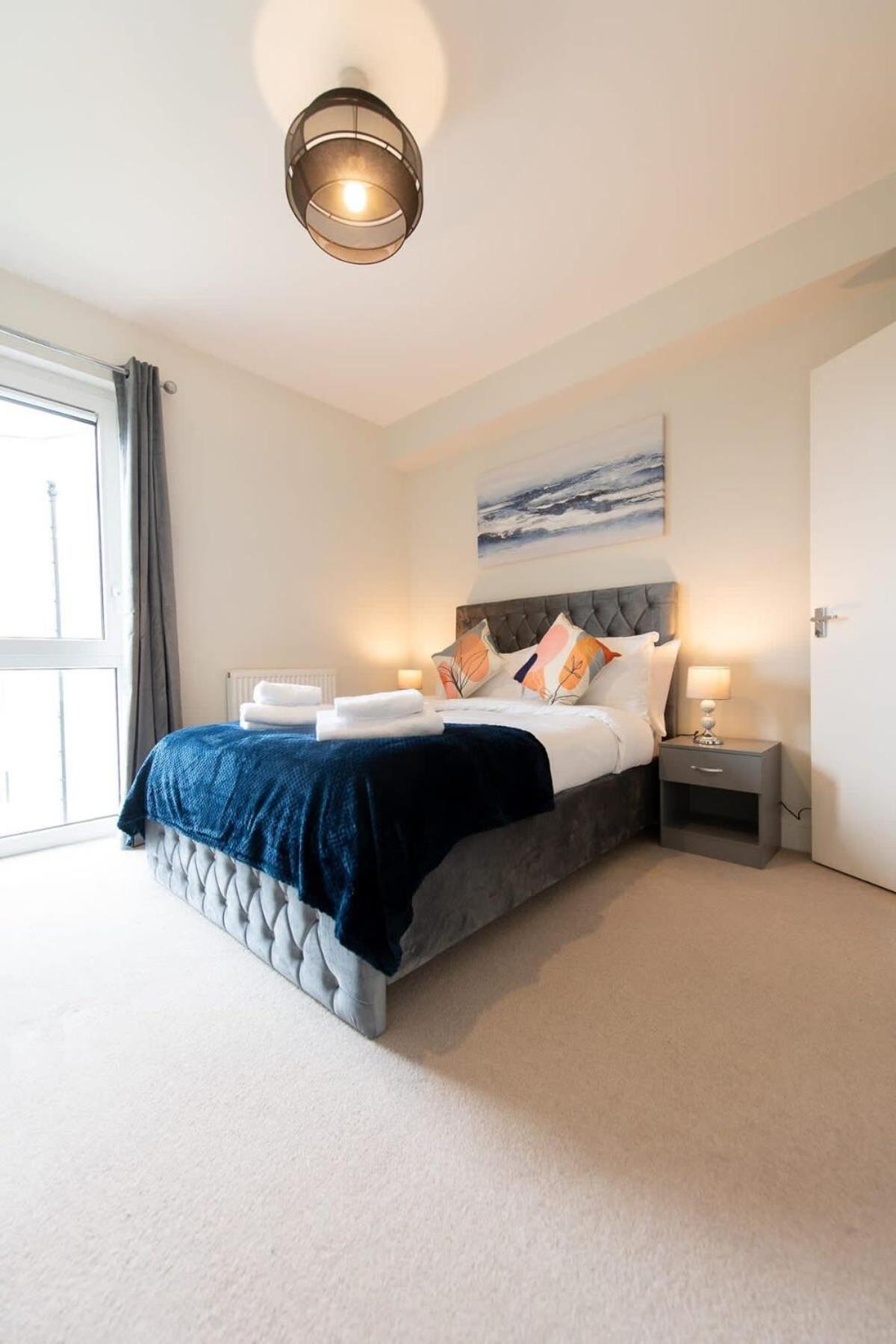 Fantastic 1 Bed Apartment In Crawley Экстерьер фото