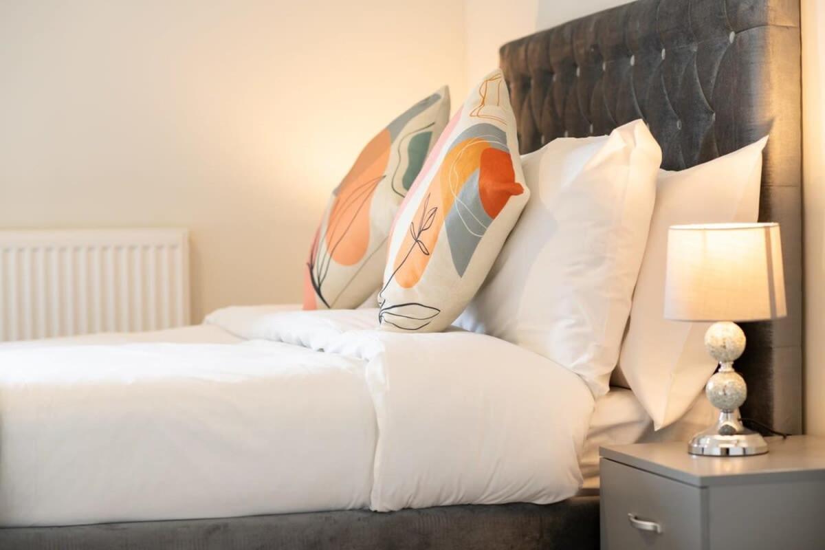 Fantastic 1 Bed Apartment In Crawley Экстерьер фото